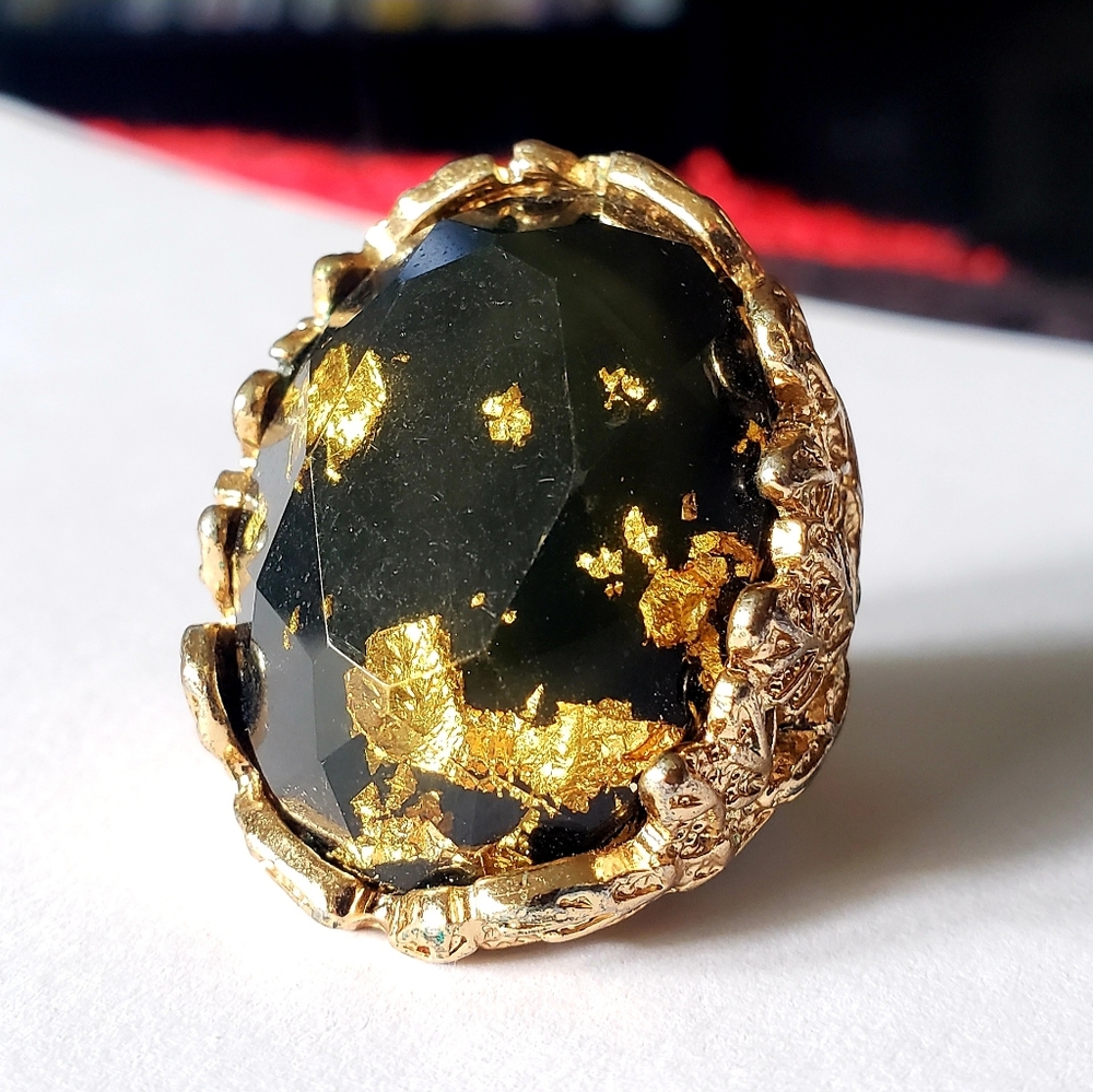 Costum statement ring